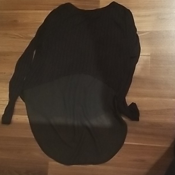 Chandail noir - Picture 2 of 2